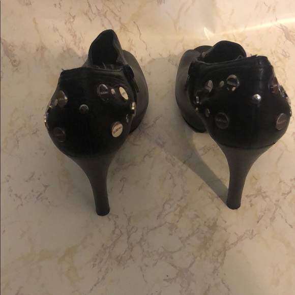 Black pumps - Picture 3 of 4